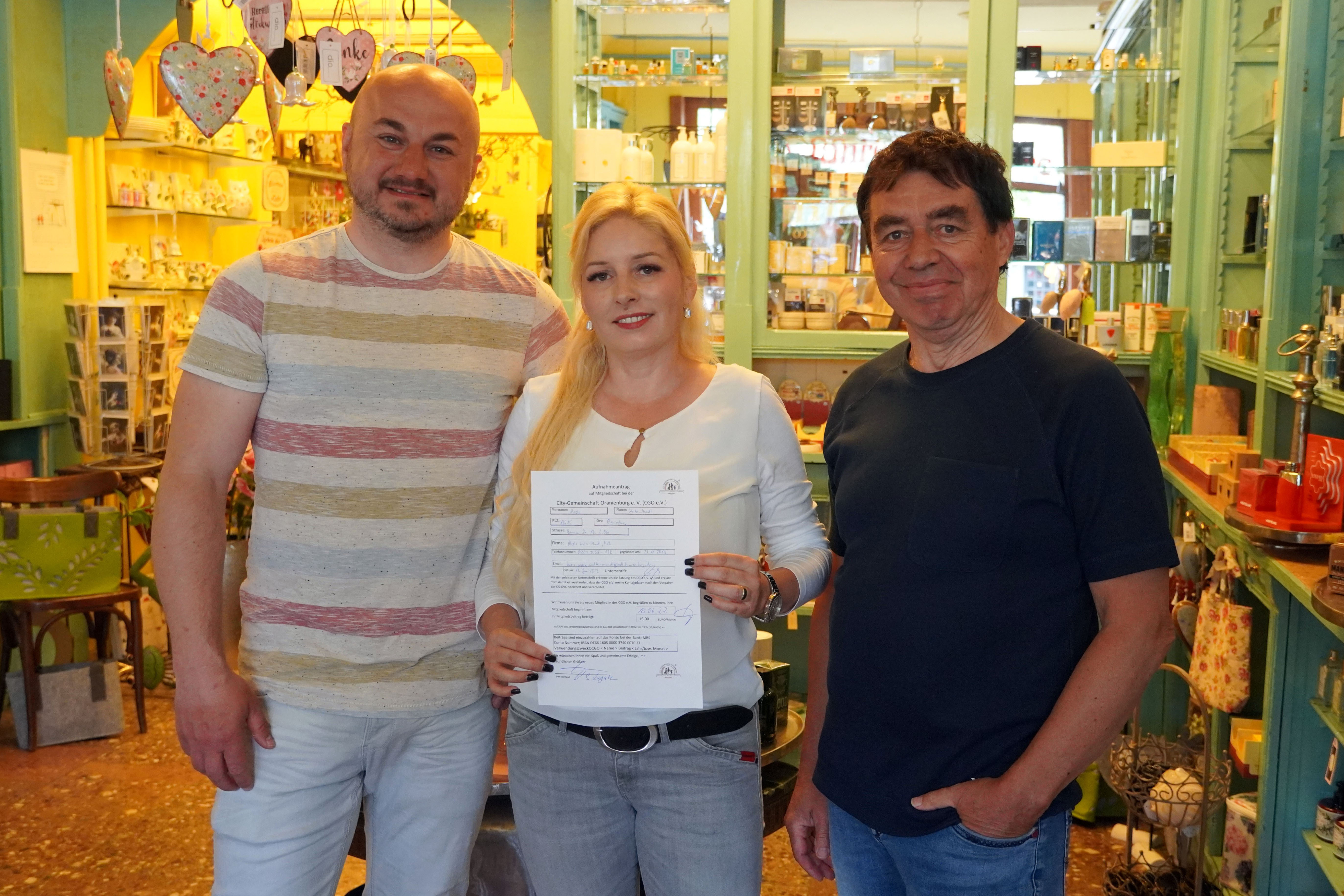 Gemeinsam fr eine attraktivere Innenstadt: CGO-Vorstand Sebastian Lagatz, die Landtagsabgeordnete Nicole Walter-Mundt(CDU), Geschftsstraenmanager Stefan Wiesjahn (v.l.n.r.), Foto: Christian Howe