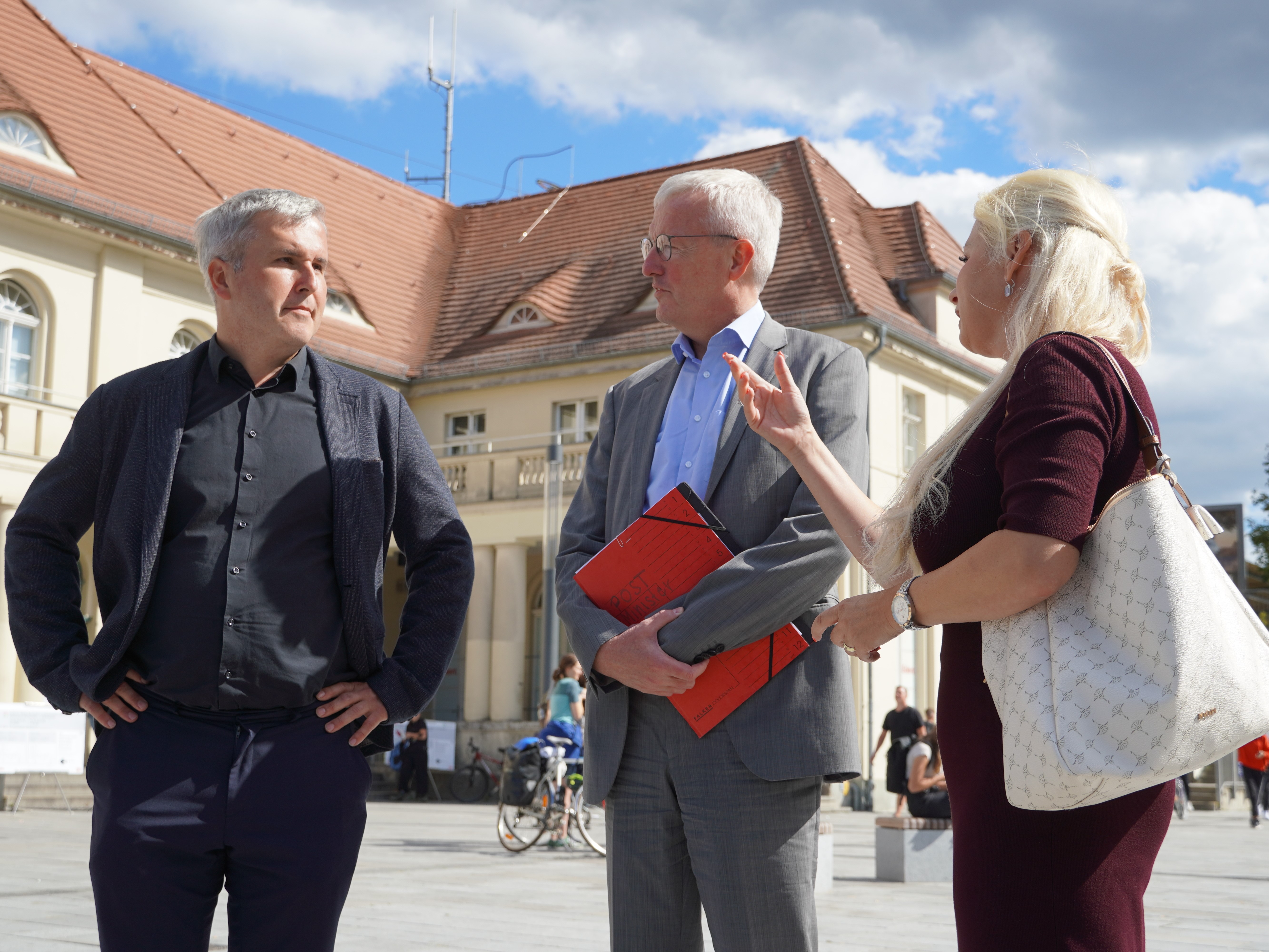 Nicole Walter-Mundt und Alexander Laesicke werben fr den Tunneldurchstich zur Oranienburger Neustadt, Foto: Christian Howe