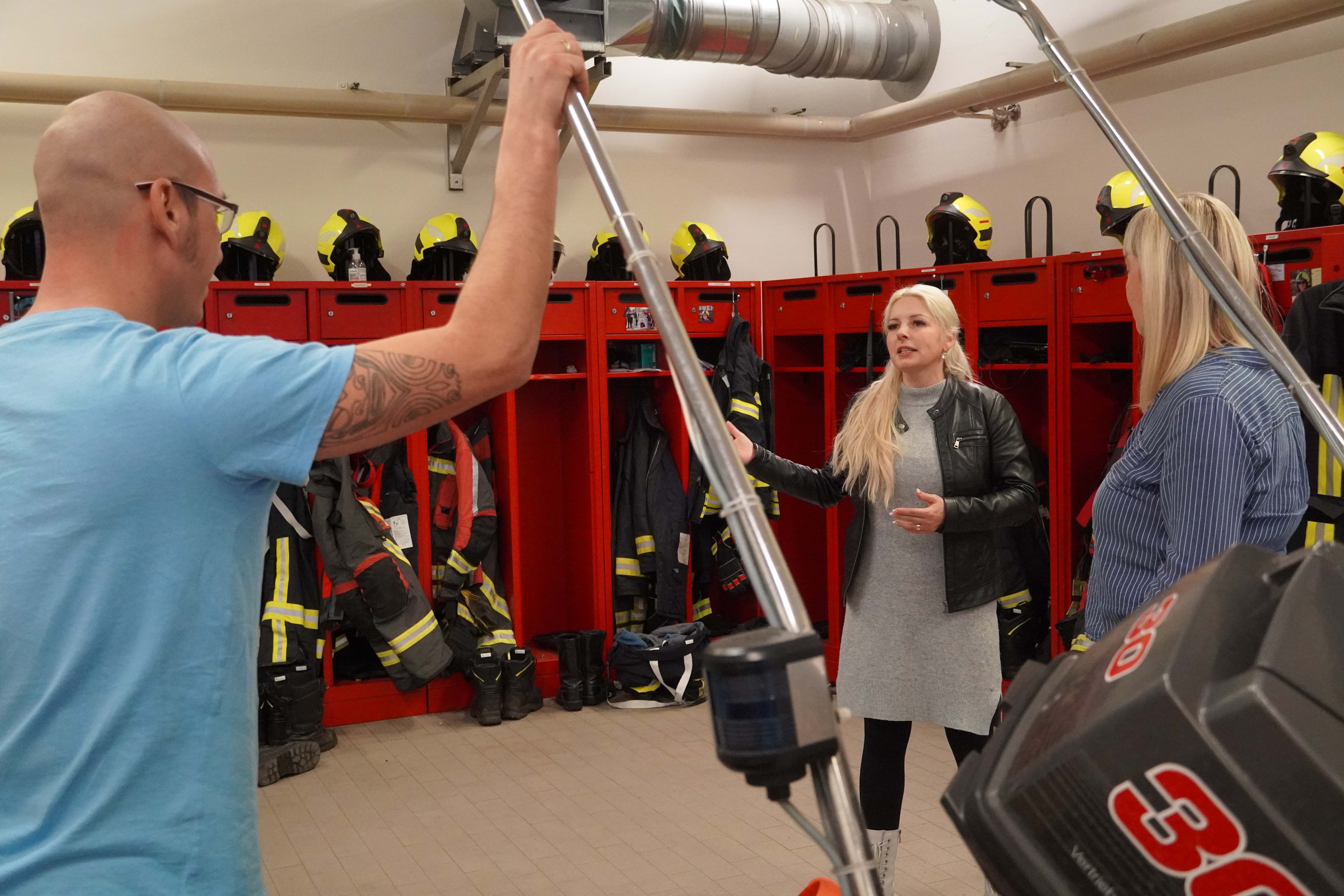 Nicole Walter-Mundt besucht die Feuerwache Lehnitz und erkundigt sich bei der Ortswehrfhrung um Nadine und Marcel Kurb zum Projekt Feuerwehr macht Schule, Foto: Christian Howe