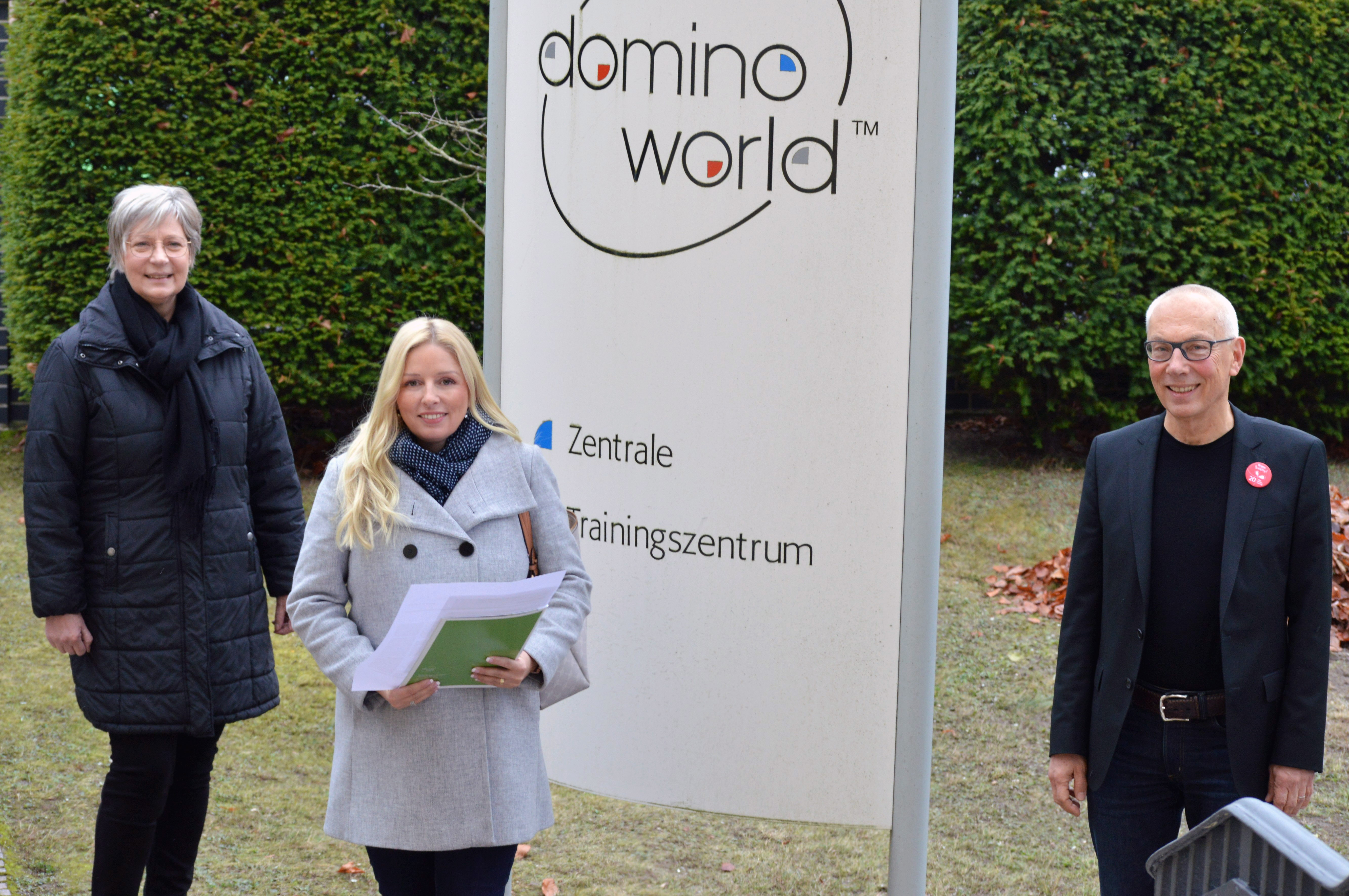 V.l.n.r. Cornelie Schlegel, Vorsitzende der Domino-World Stiftung, CDU-Landtagsabgeordnete Nicole Walter-Mundt, Domino-Vorstand und Grnder Lutz Karnauchow, Foto: Christian Howe (Archivfoto)