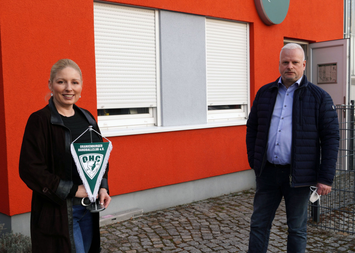 Die CDU-Landtagsabgeordnete Nicole Walter-Mundt bei einem Vor-Ort-Termin mit OHC-Prsident Thomas Stahlberg. Foto: Christian Howe